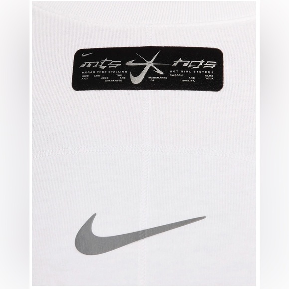 NIKE MEGAN THEE STALLION CROPPED TEE 🖤 - Picture 3 of 7